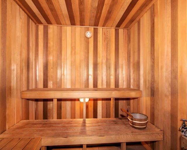 Sauna, 2-Bed Beach Apartment with Pool, Parking & Balcony, Gold Coast