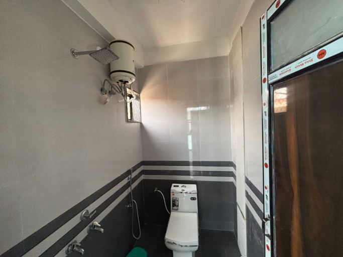 Bathroom 2, Hotel Shree Radhe Laxmi, Sikar