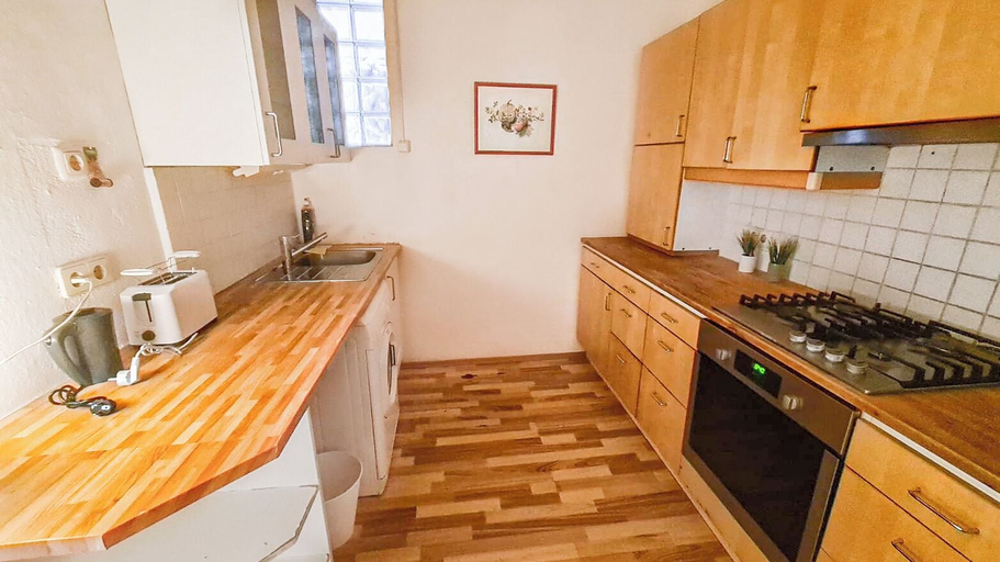 Private kitchen 3, Budget 2BR Apartment Near Stadthalle, Wien