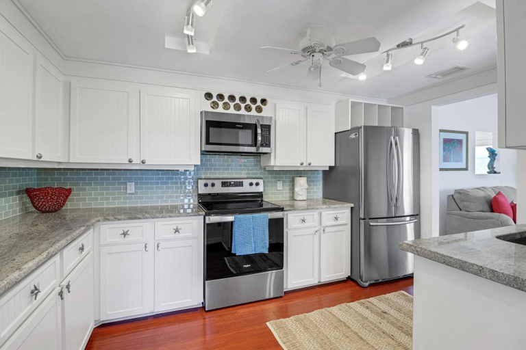 Private kitchen 5, Flamingo Bayou A, Lee