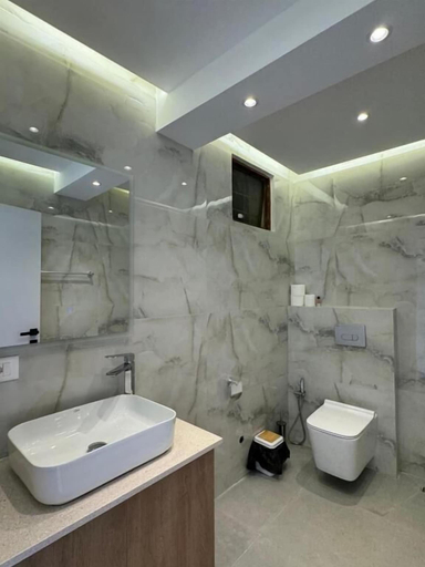Bathroom 4, Sanremo Vlore, Vlorës