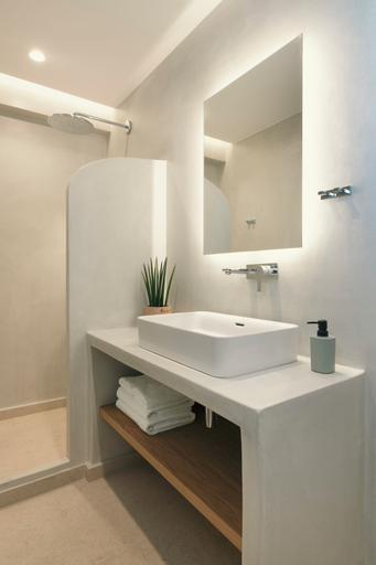 Bathroom 3, La Maltese Central, South Aegean
