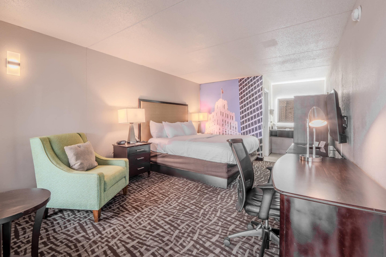 Bedroom 3, Clarion Pointe Winston – Salem Downtown, Forsyth