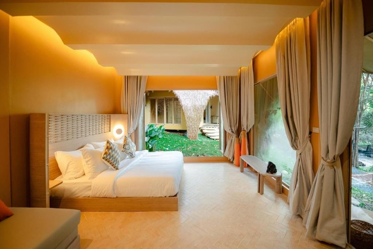 Room 5, LAZULA, K. Mae On