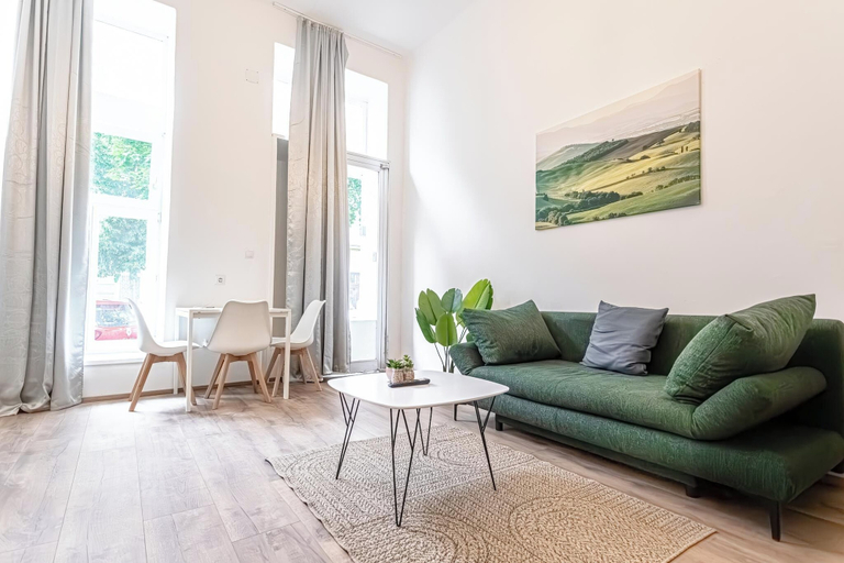 Exterior, Lovely Apartment Steps from Schonbrunn, Wien