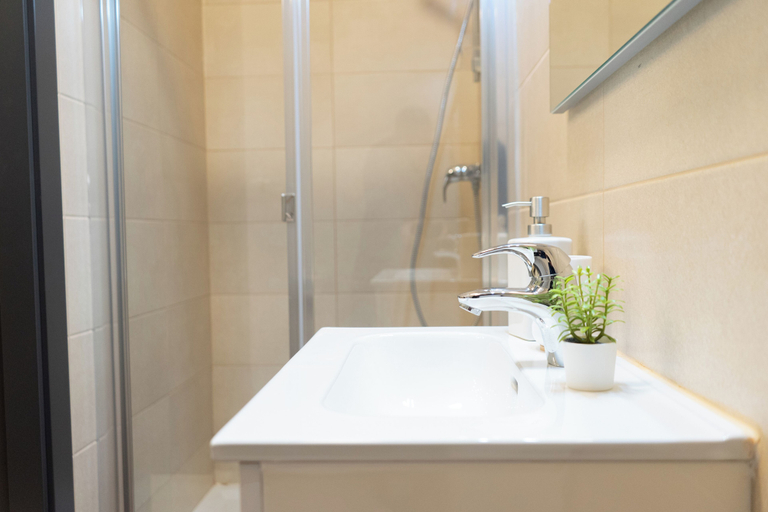 Bathroom 4, Three Cities Guest House