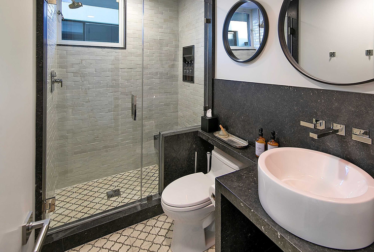 Bathroom 5, Rincon Refuge Beachfront for 6, Ventura