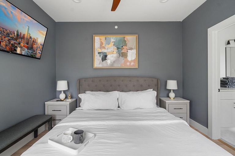 Room 5, Urban Comfort King Bed Rooftop Backyard, Dallas
