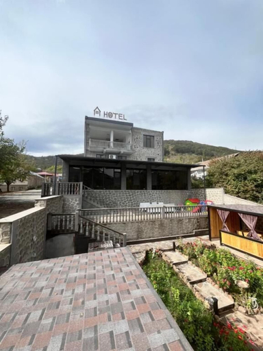 Exterior & Views 2, Popock Goris