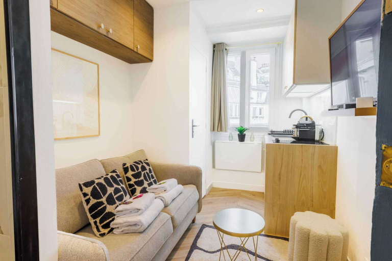 Others 3, Appartement in the Heart of Paris Eiffel Tower, Paris