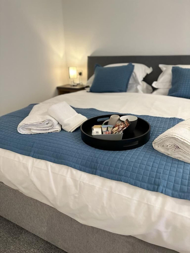 Bedroom 2, Fox and Hounds Inn, Carmarthenshire
