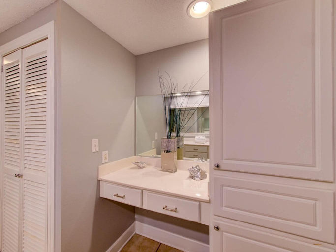 Bathroom 3, Palm Beach A14, Baldwin