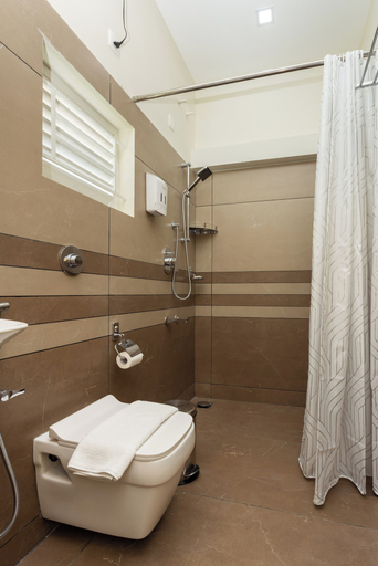 Bathroom 4, ESAA Airport Hotel, Ernakulam