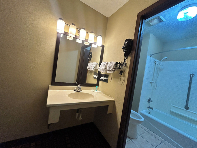 Bathroom 3, Relax Inn, Adair