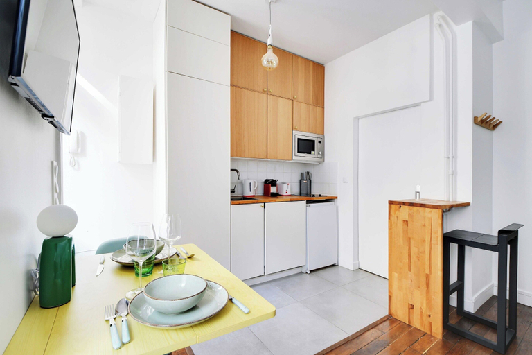Private kitchen 4, Cozy Studio With Terrace Near the Eiffel Tower, Paris