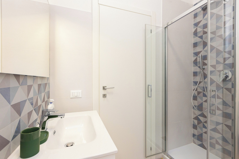 Bathroom 5, Rental in Rome Faleria Apartment, Roma