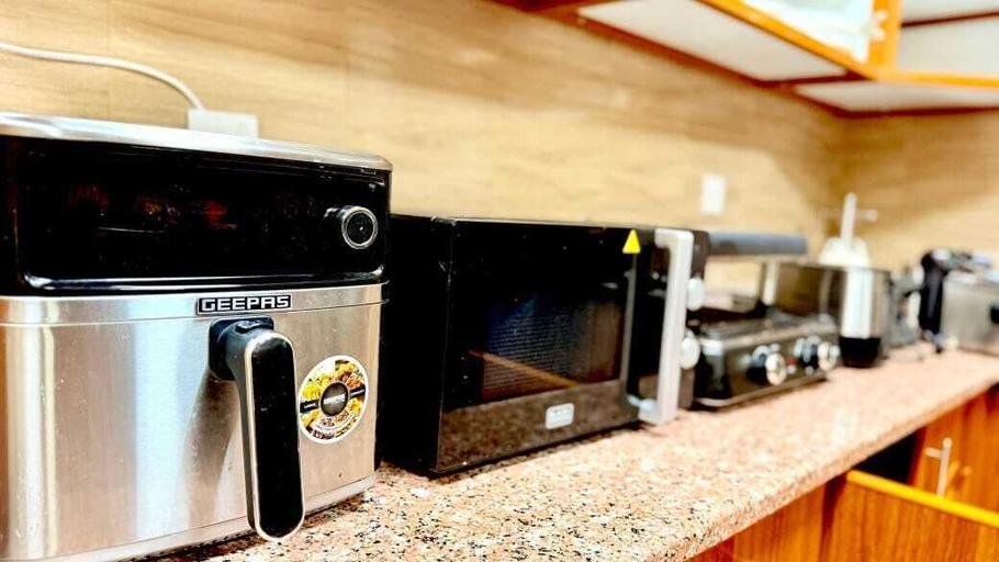 Microwave, Rizq Luxurious Villa, Dubai