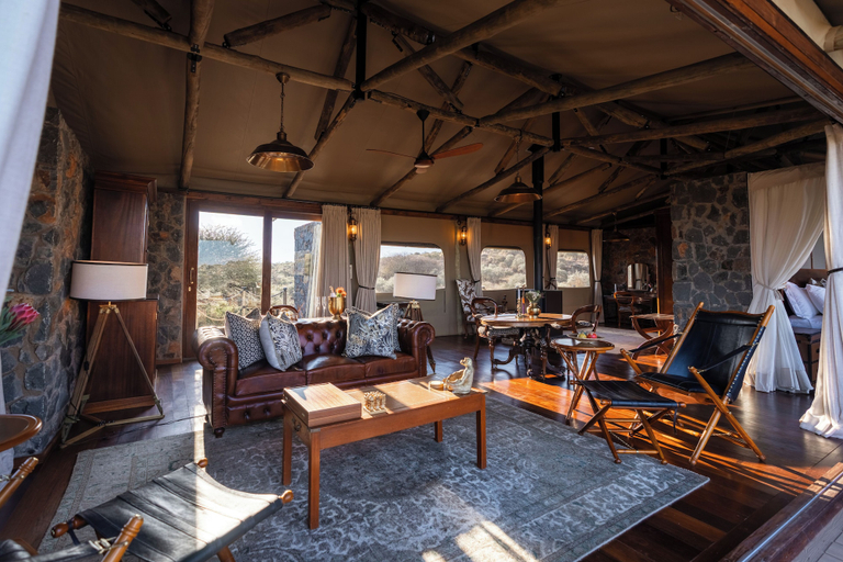 Living area 5, Maloba Lodge - Private Game Reserve, Lejweleputswa