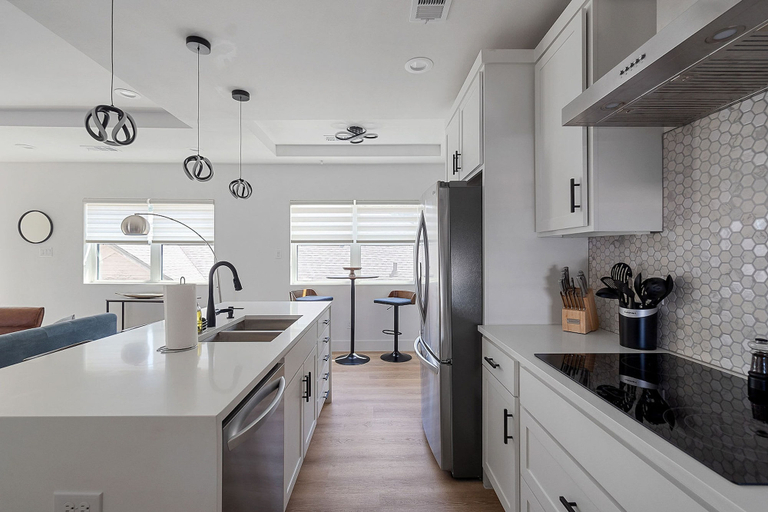 Room 3, Modern Townhome Rooftop Backyard Garage 2, Dallas