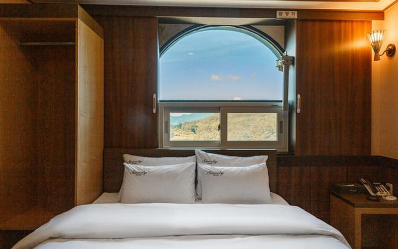 Bedroom 4, Namhae Sweetie, Namhae