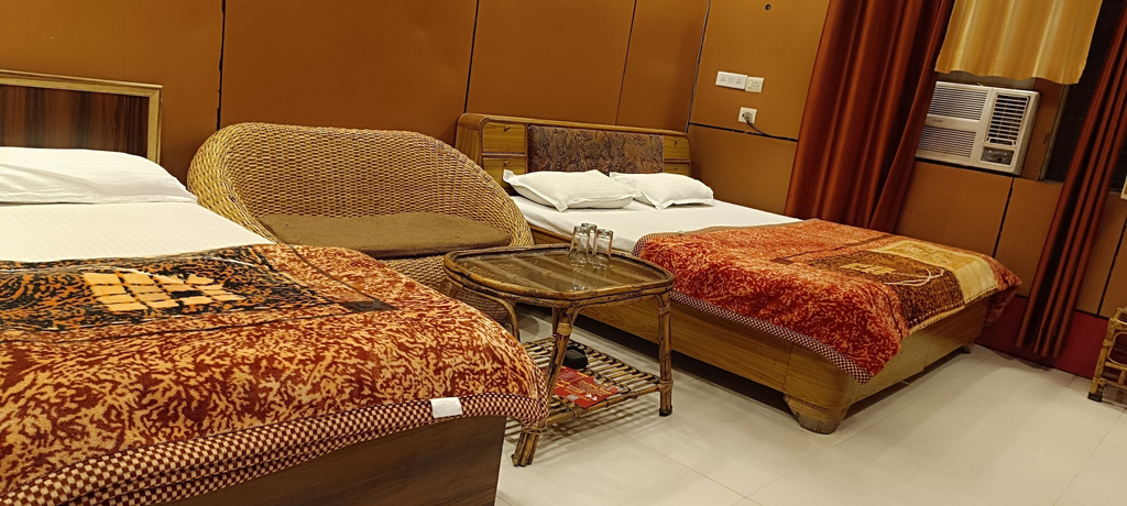 Bedroom 1, Shiv Ganga Hotel, Garhwal