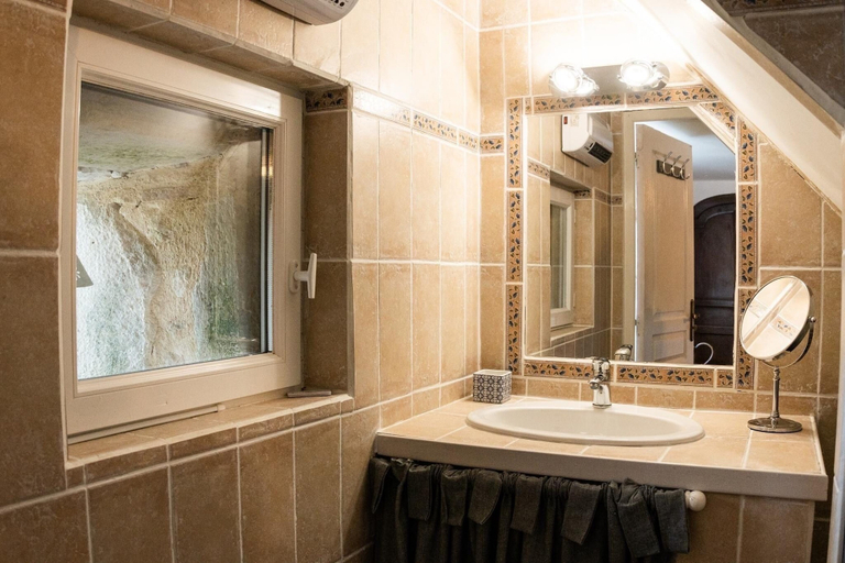 Bathroom 3, Le Mas Réolais, Gironde