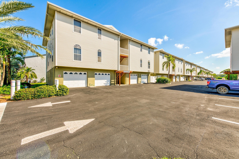 Exterior & Views 2, Mariner's Pointe 701, Pinellas
