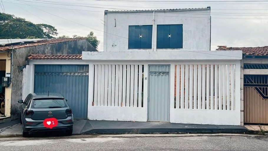 Front of property, Premium Master & Standard Suites in Spacious House, Ananindeua