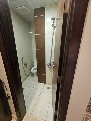 Bathroom, jwana alazizia, Makkah