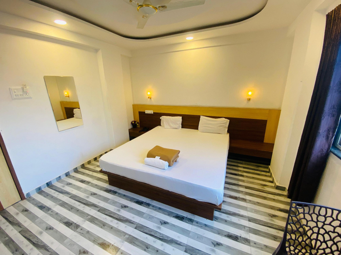 Room 3, Sai Vishwa Lodging, Pune