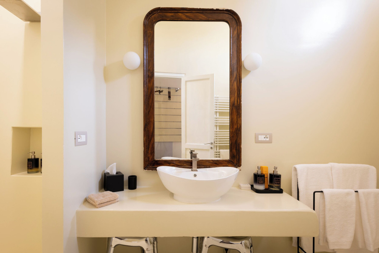 Bathroom 4, Palazzo Villani Lubelli, Lecce