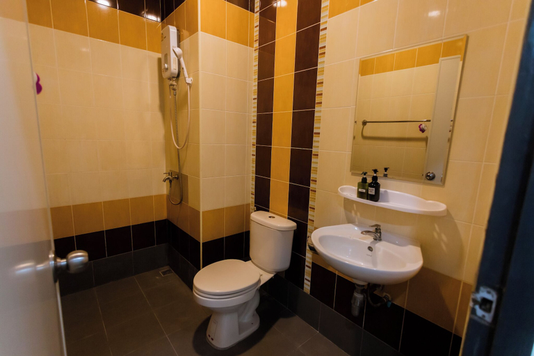 Bathroom 4, The Rich Hotel, Muang Surin