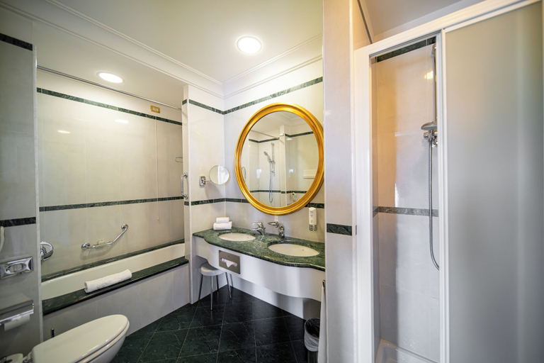 Bathroom 5, LA RESIDENCE & IDROKINESIS – Thermal Rehab, Padua