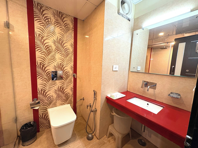 Bathroom 3, Crystal Ganga Heights 5 Min from Har Ki Pauri, Hardwar