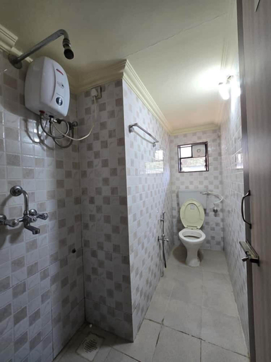 Bathroom 3, shradha luxury room, North Goa