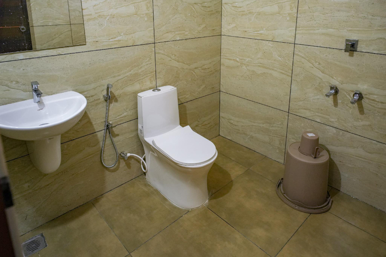 Bathroom 3, Dean Dale Cottages, Idukki