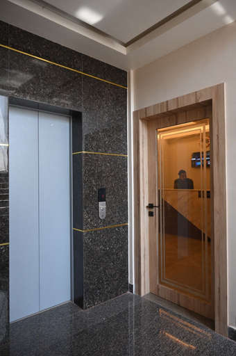 Elevator, Hotel Rudra, Kamrup Metropolitan