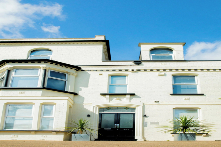 Front of property 4, Spacious Student Ensuite Finsbury House, London