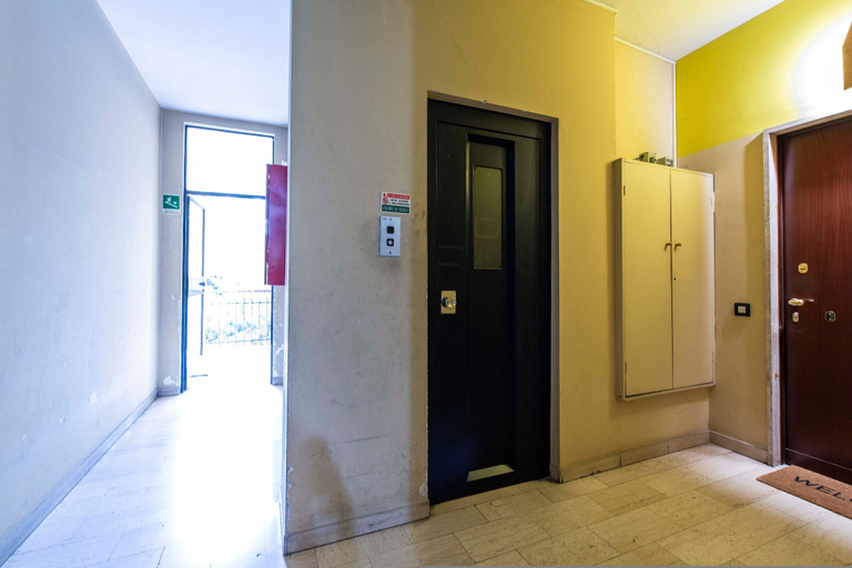 Room 4, Zumbini 42 in Milano, Milano