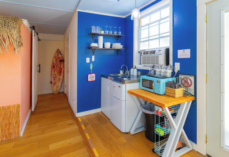 Private kitchen 2, Jungle Haven, Heated Pool, Fun for 12, Blanco