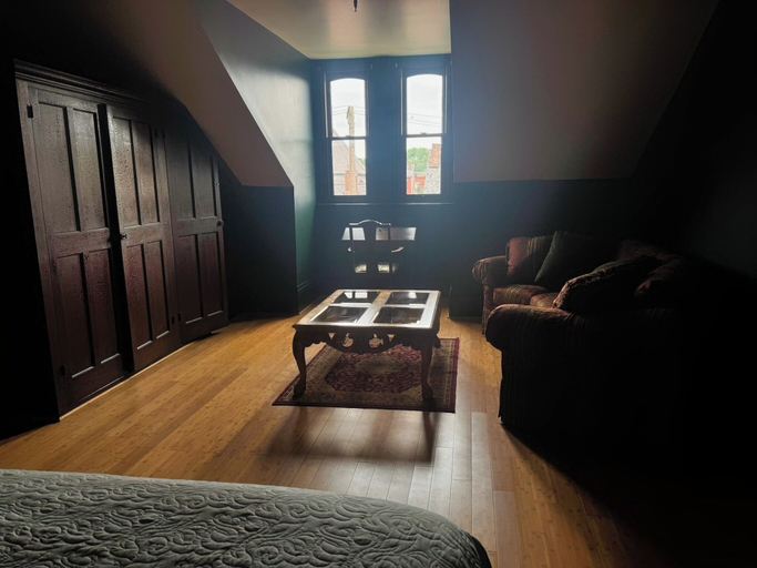 Living area 4, Villagio Boutique Hotel, Allegheny