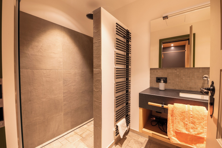 Bathroom 5, Landhotel Alte Zollstation, Traunstein