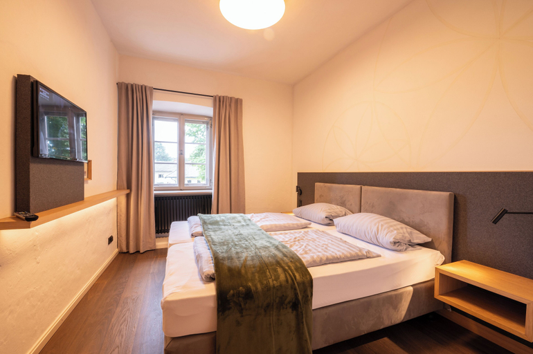 Bedroom 4, Landhotel Alte Zollstation, Traunstein