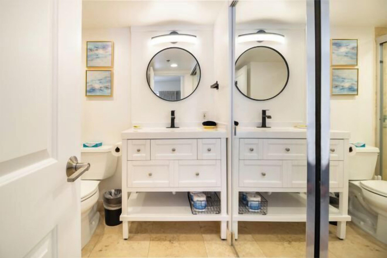 Bathroom 2, City & Palm View Oceanfront Bliss w/ Free Parking, Honolulu