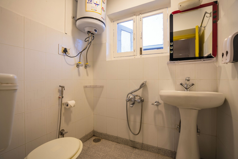 Bathroom 4, goSTOPS Srinagar, Srinagar