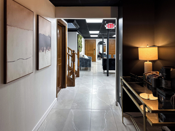 Others 5, DTW Suites, Wayne
