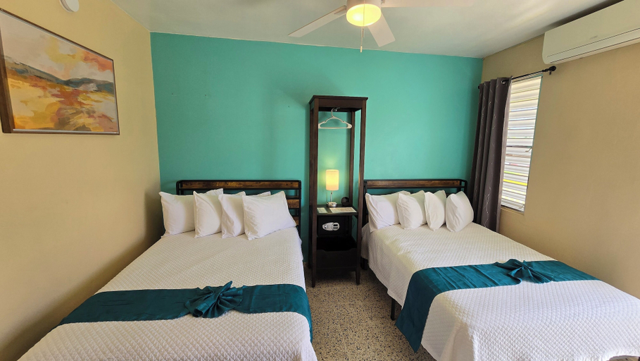 Bedroom 2, I Love Combate Rooms & Suites