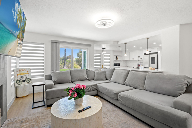 Room 2, Luxe Spacious Home Near Parks Fully Equipped, Riverside