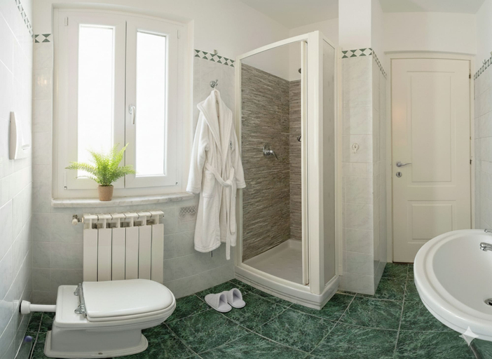 Bathroom, Imperia City apartment, Imperia