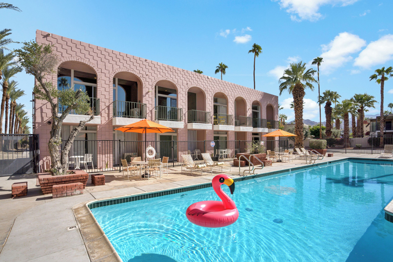 Sport & Beauty 1, Palm Desert Suites, Riverside